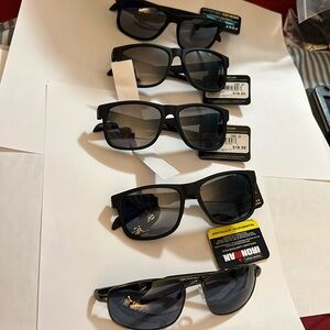 #721 Foster Grant sunglasses 5 Pairs retail $18.99 each $94.95 total